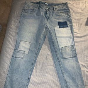 woman’s cropped boyfriend jeans